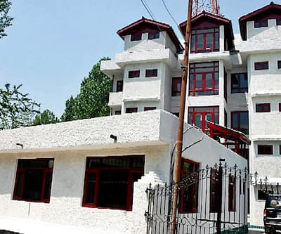 https://imgcld.yatra.com/ytimages/image/upload/t_hotel_yatra_city_desktop/v1421829883/Domestic Hotels/Hotels_Srinagar/Hotel Sadaf/Hotel_Sadaf_Front_View_-1_copy.jpg